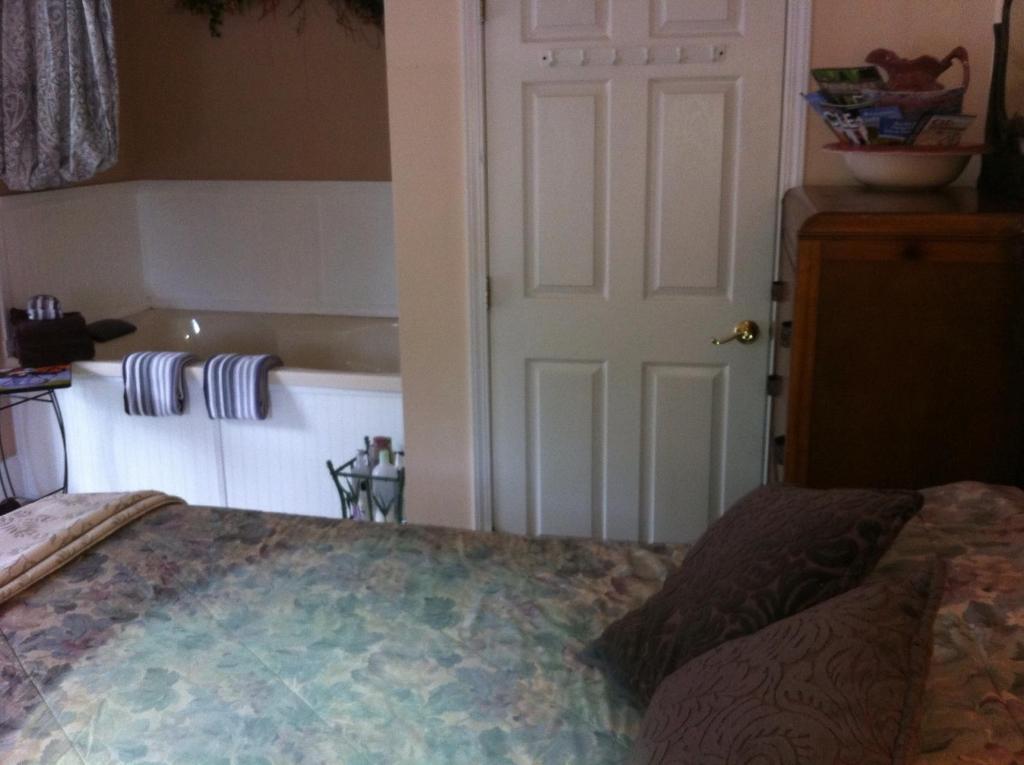 Emerald Necklace Inn Bed And Breakfast Lakewood Bilik gambar